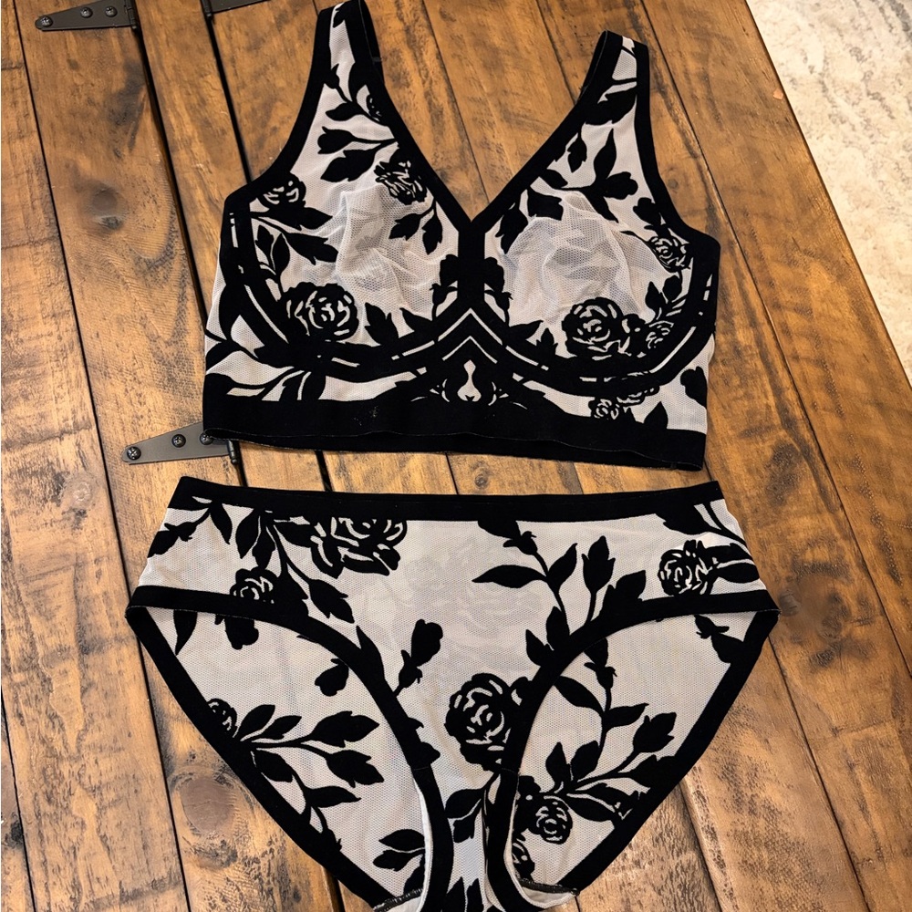 Black and White Floral Lace Bra and Panty Set
